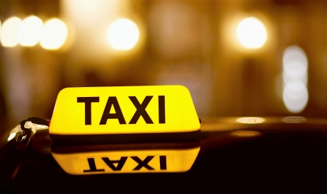 O nouă scumpire. Costul asigurării obligatorii RCA pentru taxi a trecut de 5.000 de ...