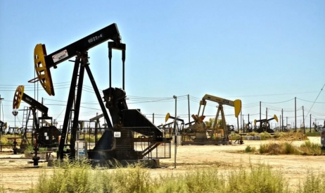 Petrolul se scumpește și urcă la cel mai înalt nivel din ultimele două luni