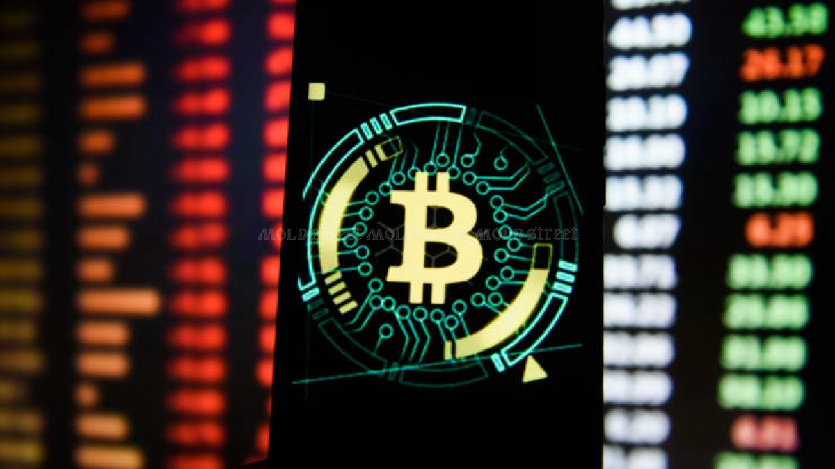 Bitcoin, moneda virtuala care patrunde tot mai puternic in viata reala - Avantaje si pericole