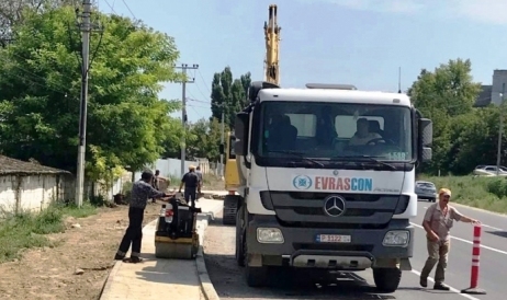 O companie azeră are cinci ani întârziere la reparația unui sector de drum