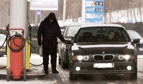 Petroliștii vor să stabilească singuri prețul carburanților comercializați la ...