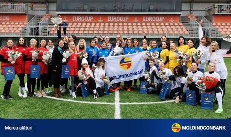Четыре команды женщин приняли участие в мини-турнире по футболу, организованном ...